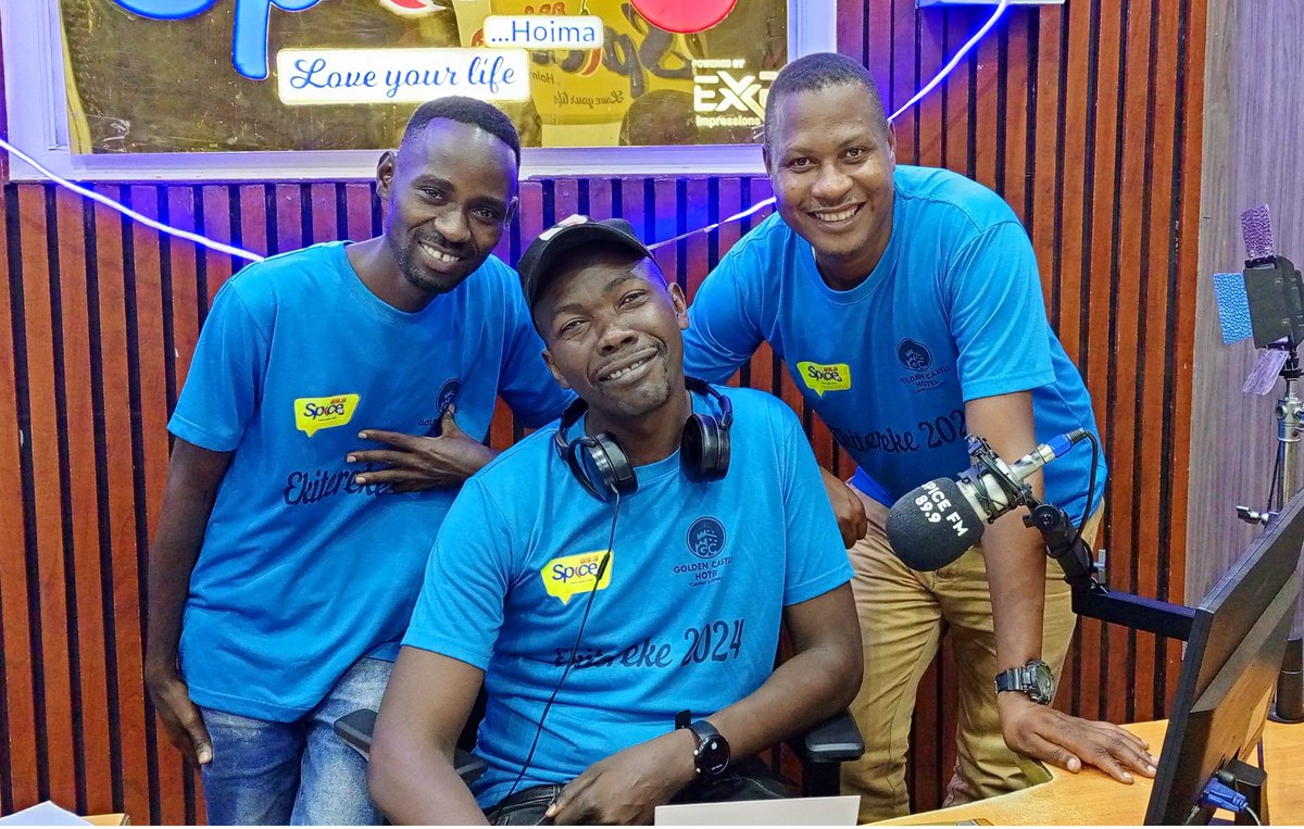 SpiceFMHoima's tweet photo. In #EbihyakaomuBihyaka program with @kanyesige @dawiseamooti
and @mgodfreydavid.

1. Spice FM Listeners Win Hampers in Ekitereke Kya Xmas Grand Finale. 

2. Bishop Ateirweho Tips Christians to Exercise Godliness as They Celebrate Christmas. 

3. Commodity Prices Hiked in Hoima City ahead of Christmas. 

Join the vibe this evening via https://t.co/zLdlGPujfu or Radio Garden app.