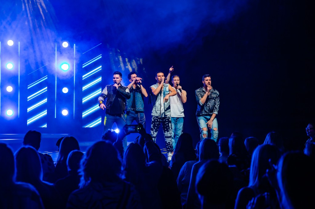ULT_Boybands's tweet photo. 🎶 Who’s ready for another boyband adventure? ✨
As Christmas draws closer we’re keeping the 90s vibes alive, and the next chapter is just around the corner. Keep an eye on our socials—something exciting is coming soon! 💥 https://t.co/ggSvHg9qwx