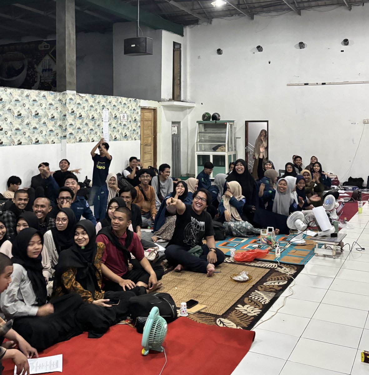 hmjsi_uinam's tweet photo. [🔴LIVE REPORT: MUBES 2024]
Pemilihan Presidium Sidang Musyawarah Besar HMJ-SI 2024 https://t.co/tD5o0ndRRj