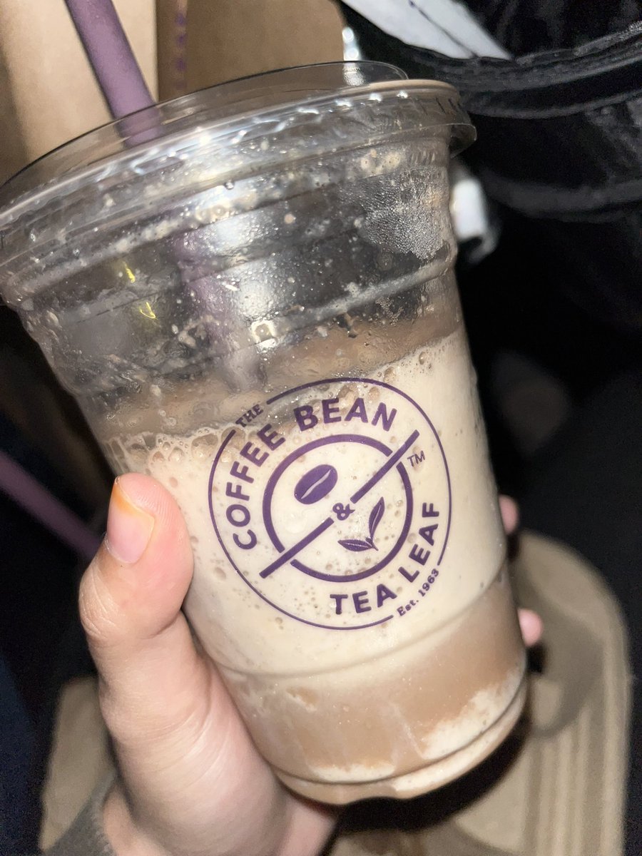 ___acaaa's tweet image. coffee &amp;amp; me 🫂