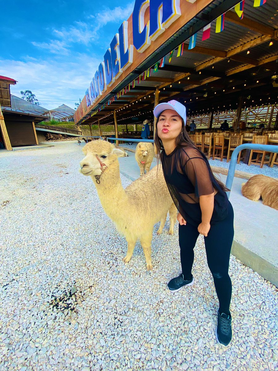 PilarEstepa's tweet photo. Besito 💋 🦙 https://t.co/8wb0i3qoqw