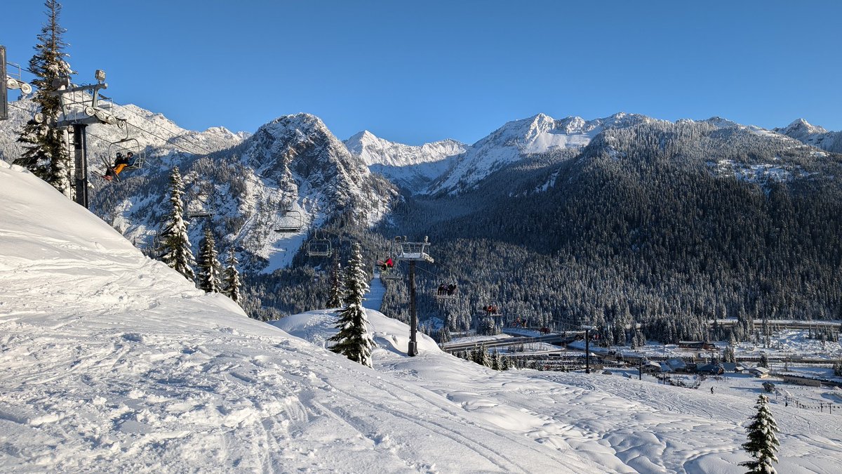 SummitSnow411's tweet image. Surprise! It's absolutely gorgeous up here today!