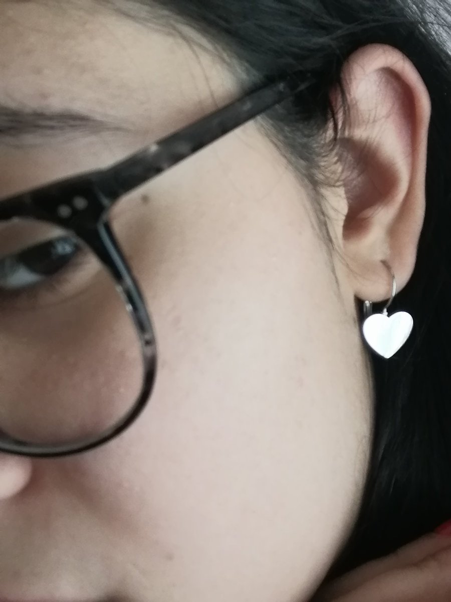 oneheart_tou's tweet photo. My favorite earrings
#earrings
#selfie
❣️ https://t.co/wuR7LFghVL