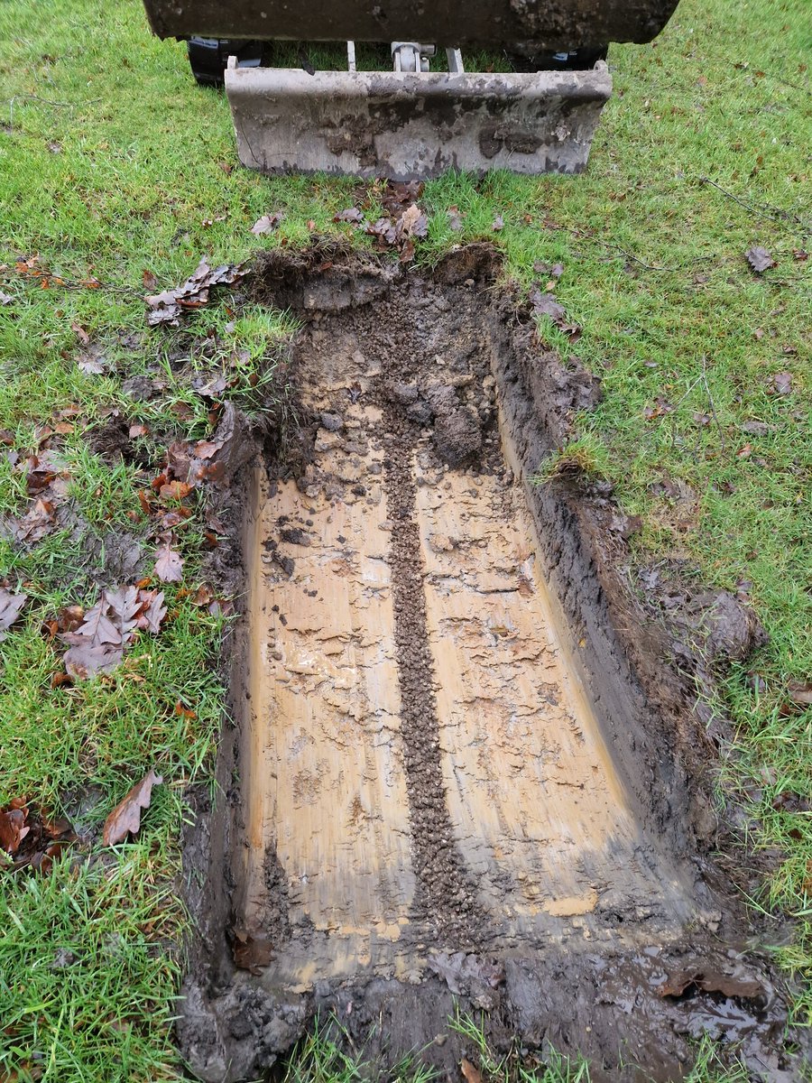 ChorleyGolfClub's tweet image. 23/12
Last few days @DiggerduncTPL been in and finished today. Finding new drains on 8th, which are now running and making a start on clearing the scrub front right of the 11th white tee.
We also prepped the 3rd tee which had previously been rotovated for turfing in the new year.