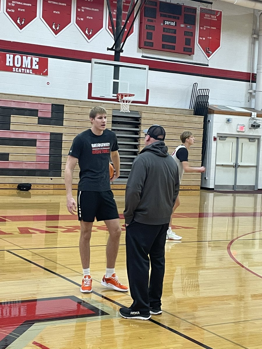 Foxes Basketball (@yorkvillebb) on Twitter photo It was great to see <a href="/JakstysJason/">Jason Jakstys</a> back in our gym fresh off the winning the Braggin rights game yesterday! It was great to see <a href="/JakstysJason/">Jason Jakstys</a> back in our gym fresh off the winning the Braggin rights game yesterday!