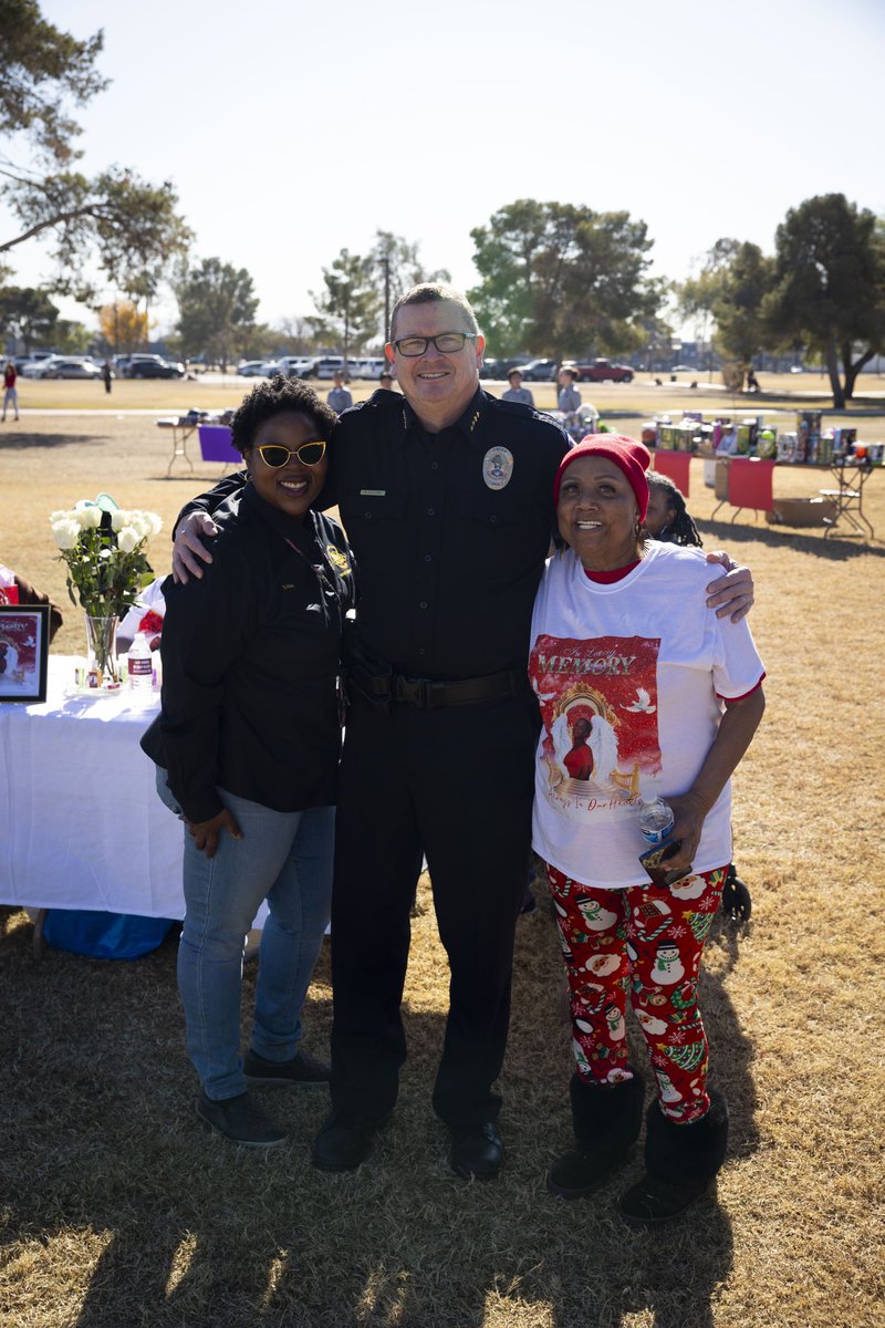 What a great way to start the holiday week! The 10th Annual Michelle Cusseaux Mental Health Fair and Toy Drive in her honor. This is the way police and community can come
together to turn tragedy into triumph! <a href="/PhoenixPolice/">Phoenix Police</a>
