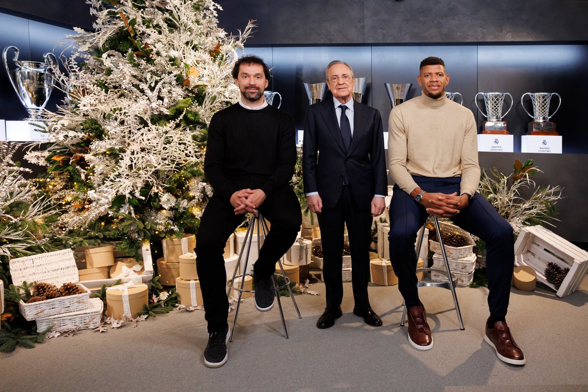 RMBaloncesto's tweet photo. 🌟 ¡Felices fiestas, #Madridistas!
🎄 Florentino Pérez
🎄 @23Llull
🎄 @waltertavares22
#RealMadrid https://t.co/afSKWgh8YK