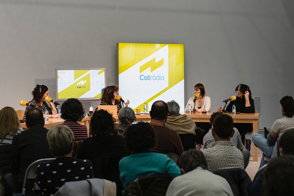 bluverdcom's tweet photo. #Bluverd2024
Aquest trimestre hem estat enfeinats amb la programació de @centreartlopati. Des de #Bluverd hem intentat visibilitzar les residències a Baladre, el festival 'Femme in Arts' i la 'Biennal d'Art Ciutat d'Amposta', entre altres.
📷 #NoaWu #AlexEspuny #OriolGracià https://t.co/laOoJgcD41