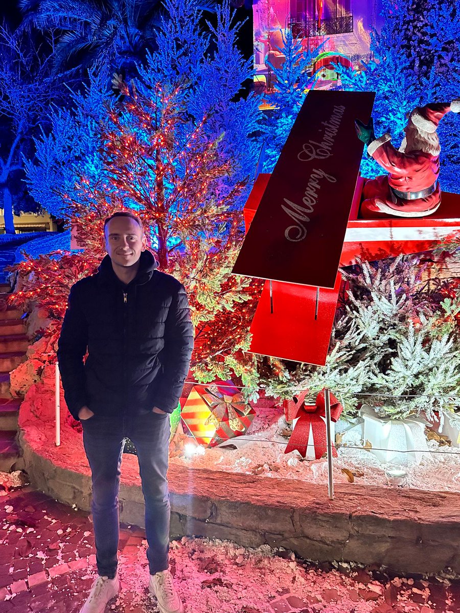 radioasofficiel's tweet photo. ✨ Depuis le décor magique de l'hôtel de ville du #Cannet, je vous souhaite de passer de très bonnes fêtes de la part de toute l'équipe de #RadioAS 🎅🎄🎁☃️🎀🎆
Maxence 📻
@LeCannetVille #LeCannet #CotedAzurFrance #AlpesMaritimes #Noel #noel2024 #Christmas https://t.co/8ccRd57jKA