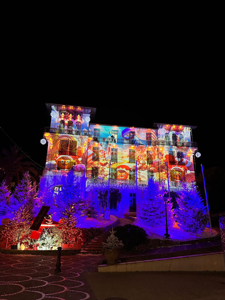 radioasofficiel's tweet photo. ✨ Depuis le décor magique de l'hôtel de ville du #Cannet, je vous souhaite de passer de très bonnes fêtes de la part de toute l'équipe de #RadioAS 🎅🎄🎁☃️🎀🎆
Maxence 📻
@LeCannetVille #LeCannet #CotedAzurFrance #AlpesMaritimes #Noel #noel2024 #Christmas https://t.co/8ccRd57jKA