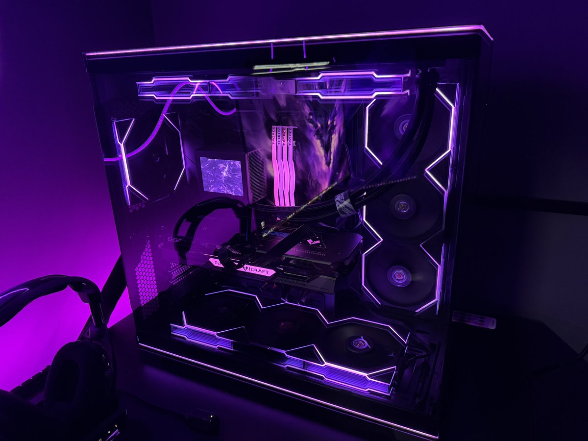 brunosalvate's tweet photo. @oluittv Ryzen 5600x
Rtx 3070ti
Viper v3 pro
Lian li o11d rgb
Samsung odyssei g6 oled
Lg c1 oled
Astro a50 https://t.co/hosFS8M3HC