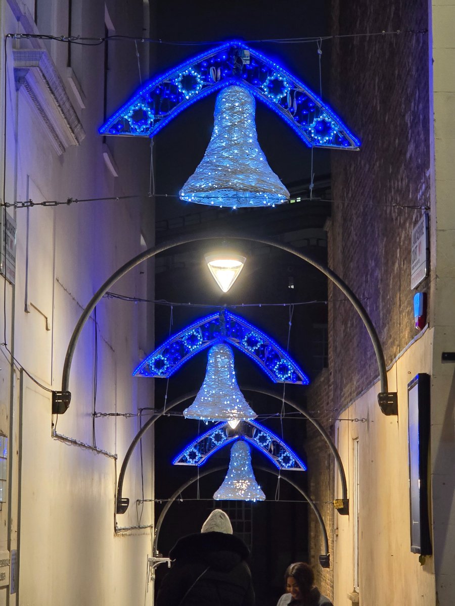 westhambells's tweet photo. The lights at Lancashire Court, London, just off Brook St (next to @HandelHendrix ).
#merryarethebells #bellringing #festivebells #londonlights #christmasbells https://t.co/durGdkZ35r