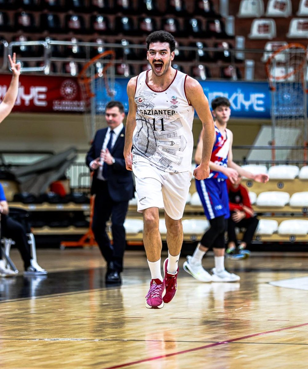 canpekerpekcan's tweet image. 🇹🇷 Arda Birkeser had an another remarkable performance in the BGL against Büyükçekmece today.

Stats: 43 MIN | 29 PTS | 6/6 2PT | 5/9 3PT | 2/4 FT | 18 REB (6 OREB) | 2 AST | 4 STL | 3 BLK | 50 EFF

2005-born 6'7" forward played with amazing efficiency this year. After a slow…