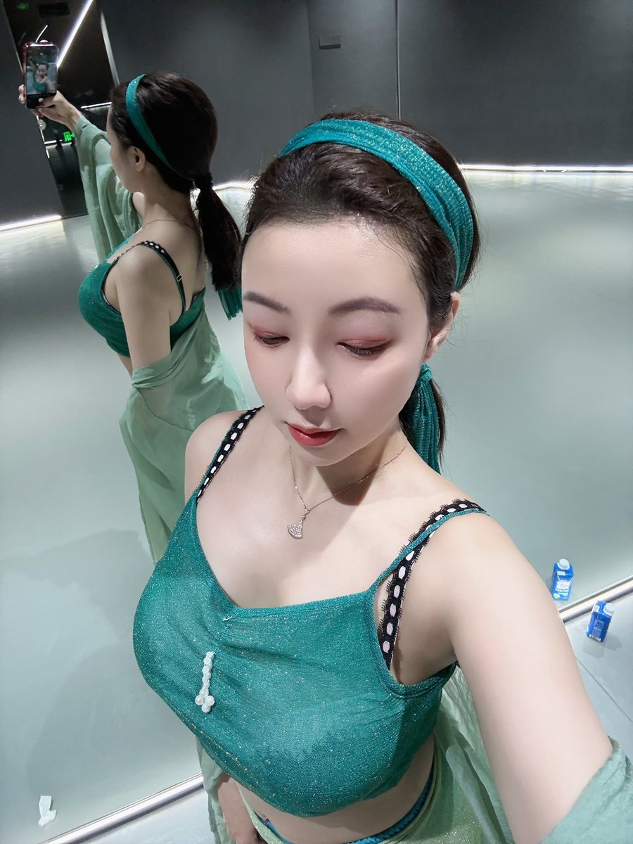这叫香汗淋漓吧 https://t.co/vRgPCo57Cq
