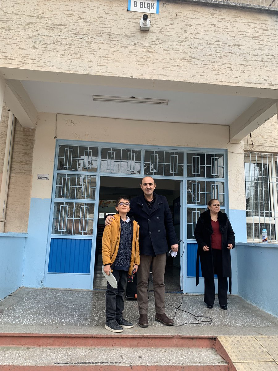 Dilimizin Zenginlikleri Projesi kapsamında  düzenlediğimiz “Minik Kalemlerden Hikayeler”Yarışması'nda birinci olan öğrencimiz 4/A Sınıfından Arda  ÖZTÜRK,ödülünü okul müdürümüz Mehmet KATRANCI’dan almıştır.Tebrikler💐
 <a href="/Oguzeli_mem/">Oğuzeli İlçe Milli Eğitim Müdürlüğü</a> <a href="/MustafaBozgyk27/">Mustafa Bozgeyik</a>
<a href="/katranci_mehmet/">Mehmet KATRANCI</a> <a href="/dilimizgantep/">DİLİMİZİN ZENGİNLİKLERİ GAZİANTEP</a>