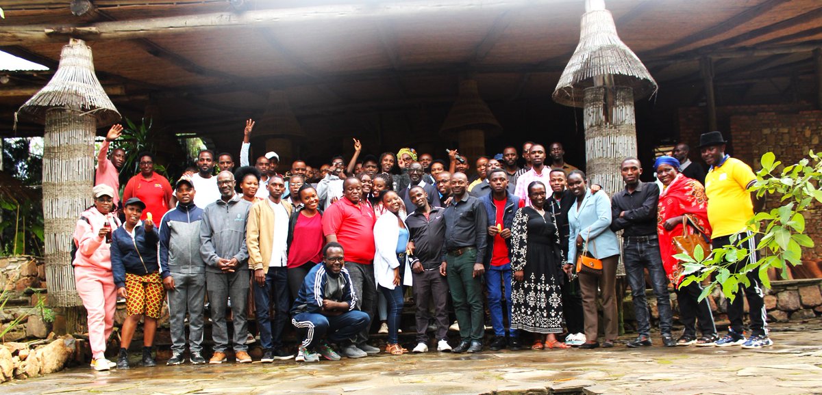 MugoneroHospit4's tweet photo. Uyu munsi, abakozi b'ibitaro bya @MugoneroHospit4 bifatanyije n'ubuyobozi bwabo mu gusoza #umwakawa2024 banifurizanya umushya wa2025.
Basashe inzobe kubitaragenze neza, bafata #ingamba zo kunoza serivisi banongera umusaruro. Biyemeje kwimakaza umurava bazamura ibitaro n'igihugu. https://t.co/x8A3u5pojj
