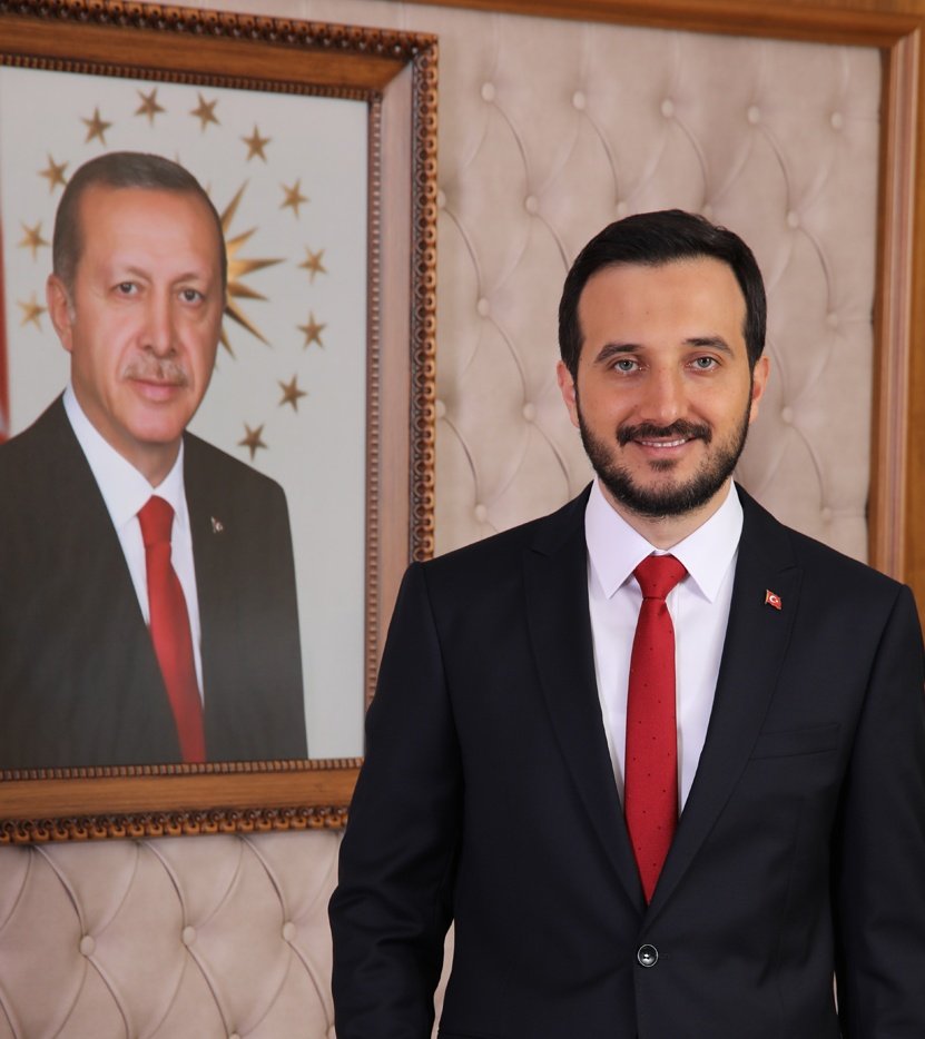 Ak Parti İstanbul İl Başkanlığı 8. Olağan Kongresinde aday olarak görevi devralacak olan Bağcılar Belediyesi Başkanı Sayın <a href="/abdullahozdemir/">Abdullah Özdemir</a> başkanımıza muvaffakiyetler diler; görevi devreden Sayın <a href="/osmannnurika/">Osman Nuri Kabaktepe</a>  başkanımıza ve yönetimine hizmetlerinden dolayı teşekkür ederim.