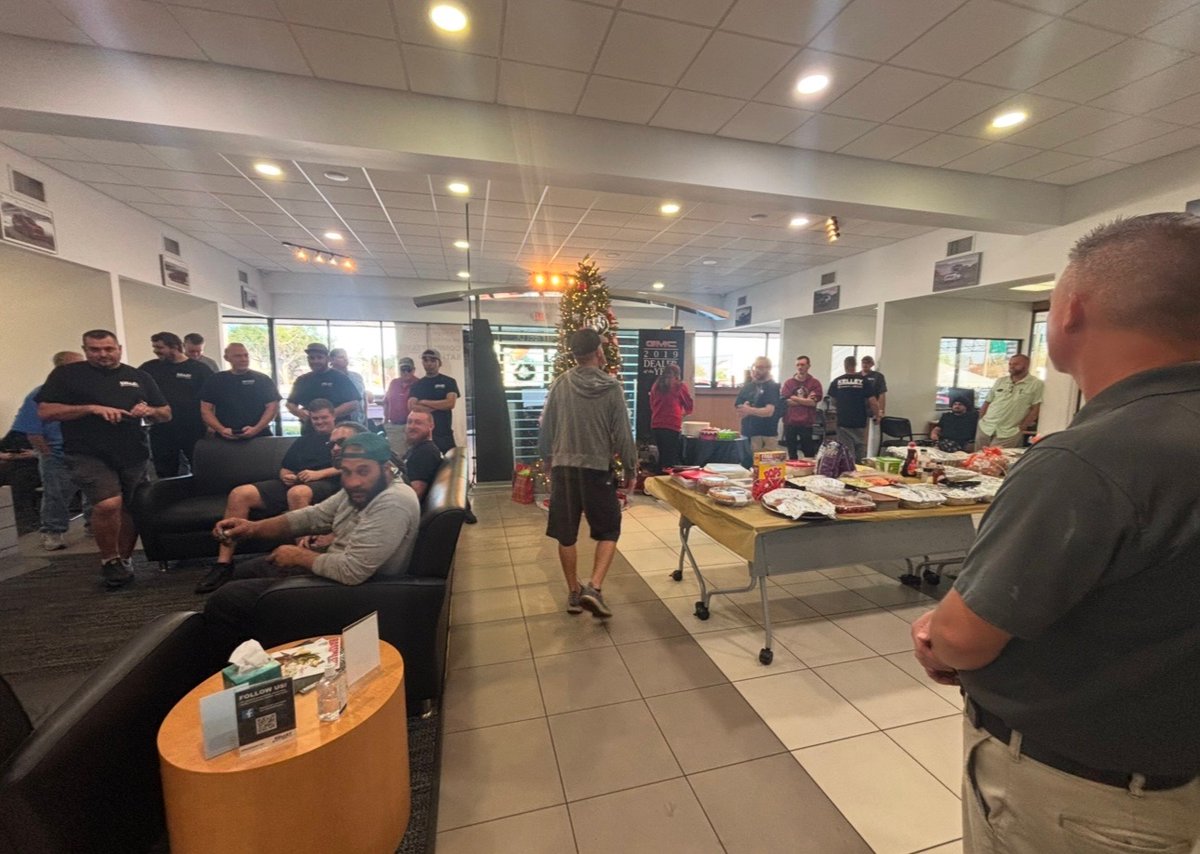 kelleybuickgmc's tweet photo. This morning we enjoyed a delicious breakfast potluck with our incredible employees! We had such a great time getting in the Christmas spirit and celebrating one another. 🙌#TheKelleyDifference https://t.co/nAsYqDfZwO