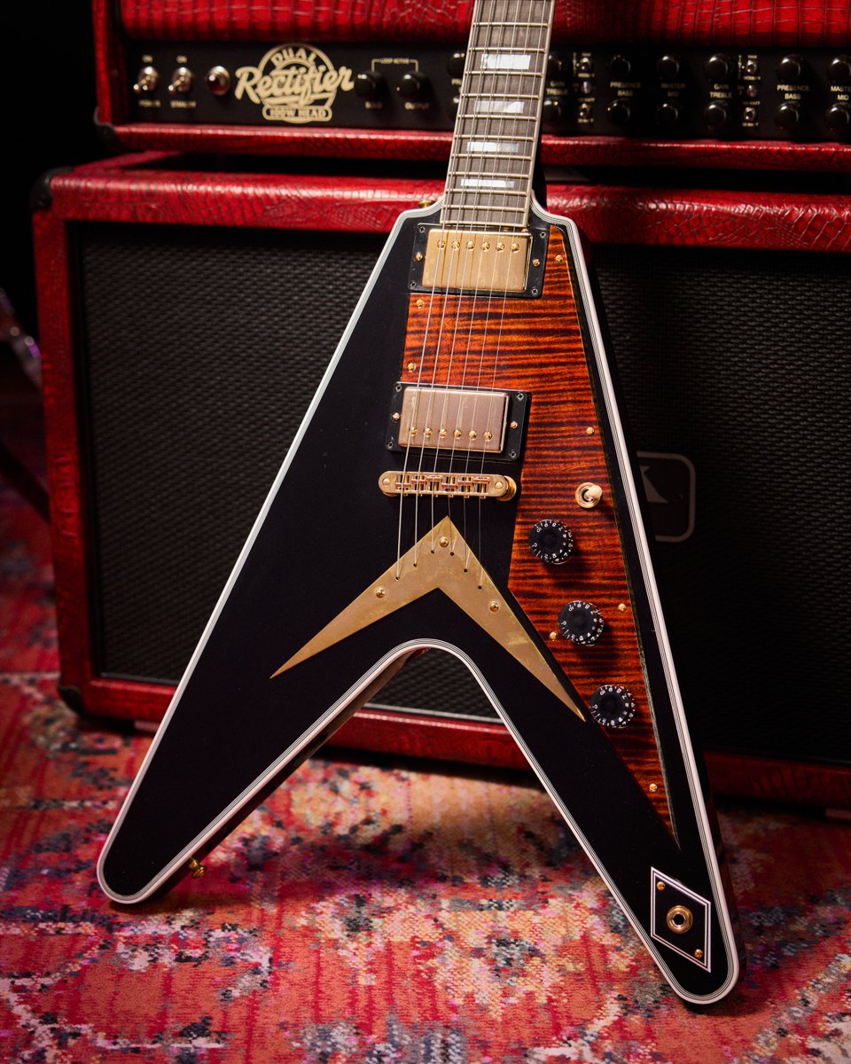 GibsonGarage's tweet photo. 🚨Gibson Garage Guitar of the Week🚨

Gibson Flying V Custom in Trans Black finish.

You never know what treasure you'll find at the Gibson Garage Nashville. Stop by to shop and play.

#gibson #gibsoncustom #gibsongarage #guitaroftheweek #flyingv https://t.co/KAPzcAAwdg