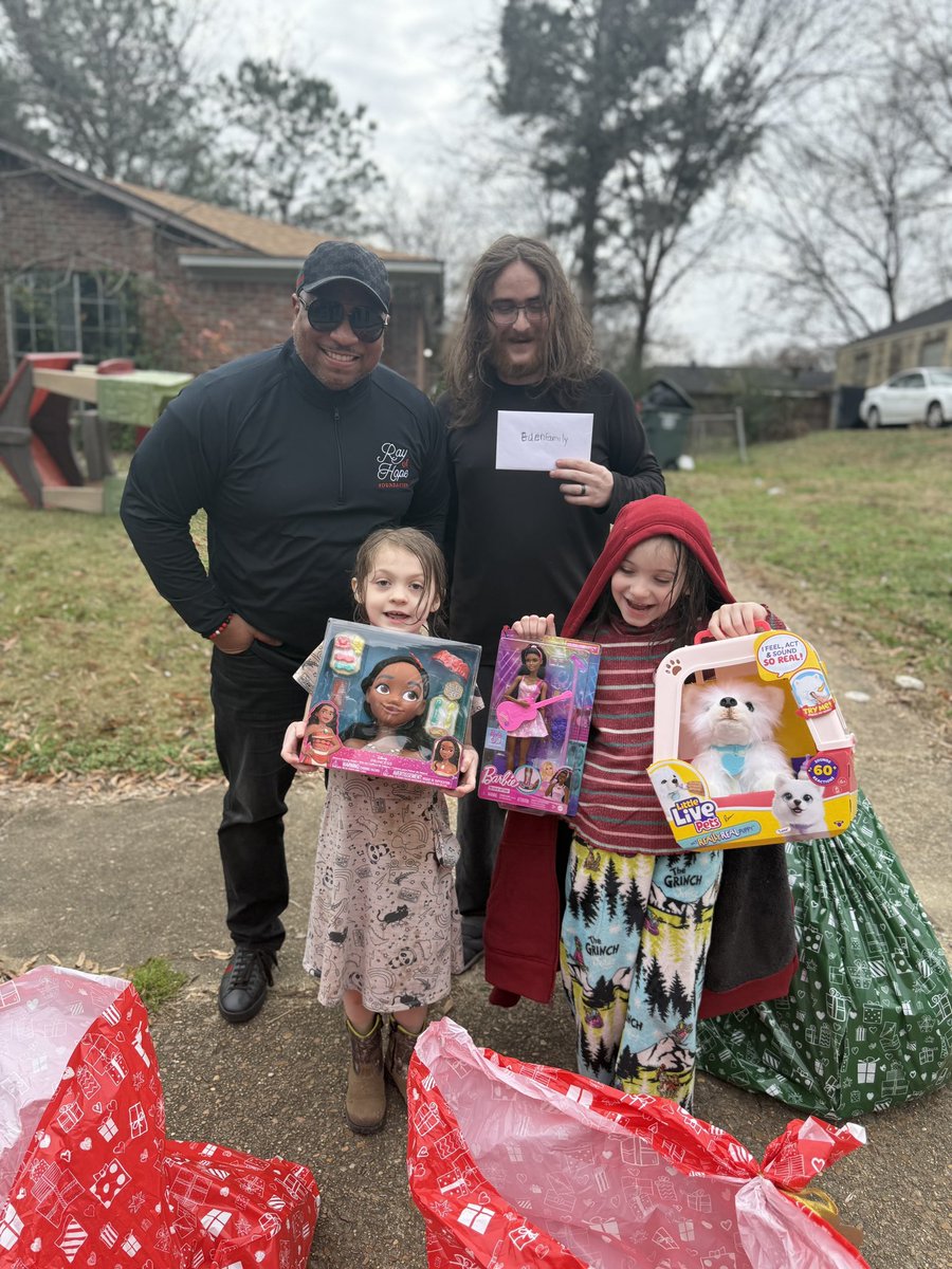 Eighth stop of the day! Sharing hope and support with a wonderful family. Sheer joy on the faces of the children! #RayOfHope #HolidaySeason #SpreadJoy