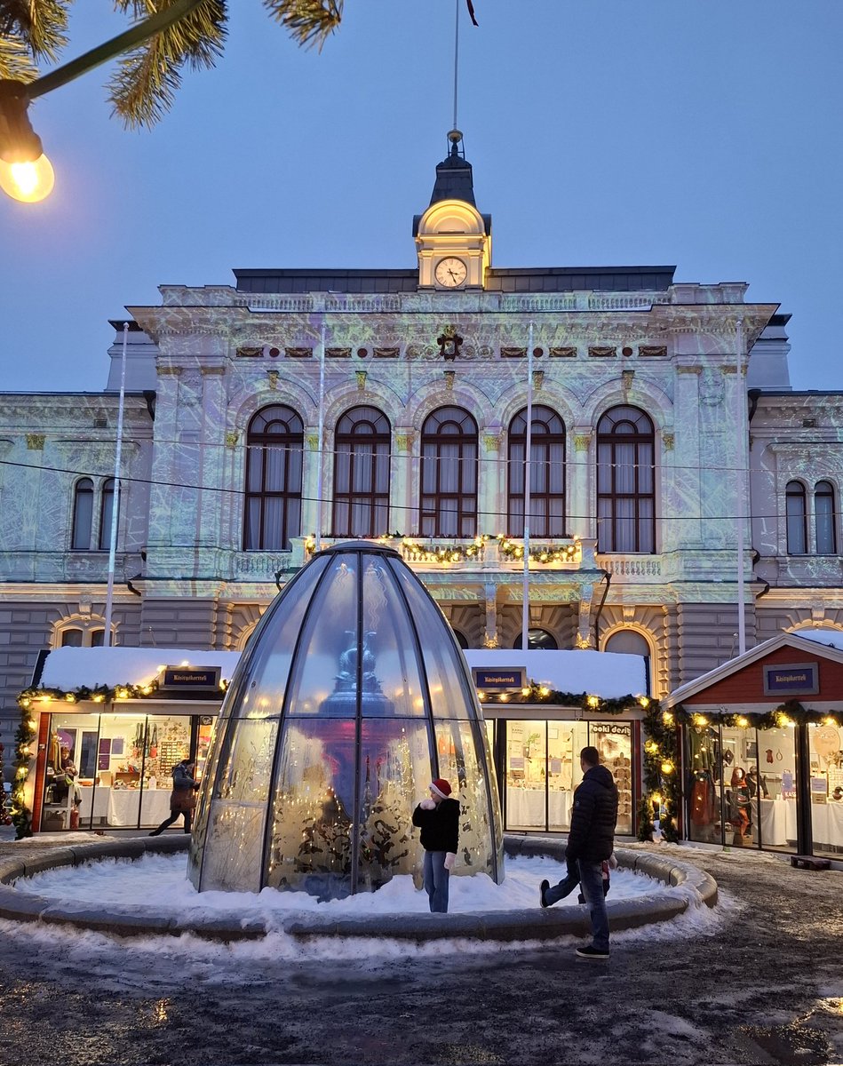 Jaanaelice's tweet photo. Tampere tänään!
@HeikkiKansanaho
#raatihuone #Tampere #jouluaika https://t.co/6y6yqmsBH6