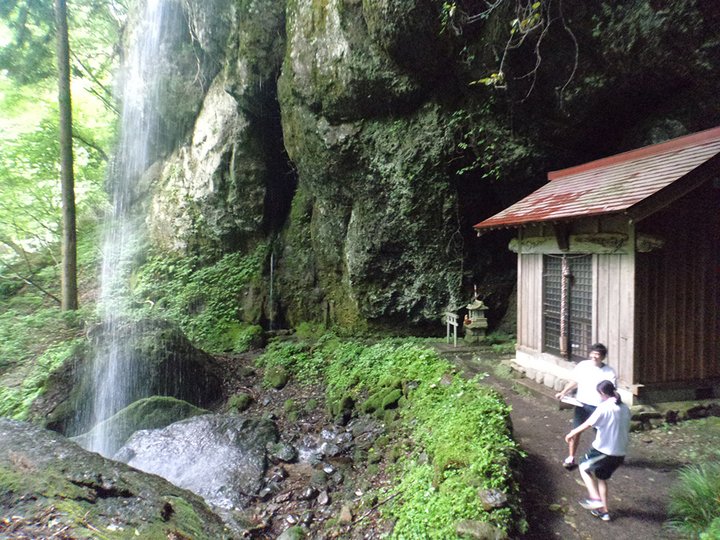 True love is not born from the shadows of desire. It is the crystal clear and inexhaustible source of the eternal spirit. André Luiz