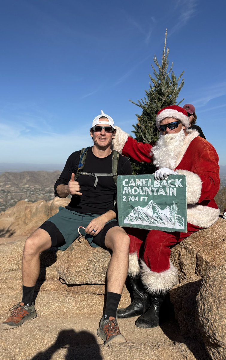 BrofitAZ's tweet image. Another epic trip up the camel’s back 🐪🎄🎅 #camelback #echocanyon