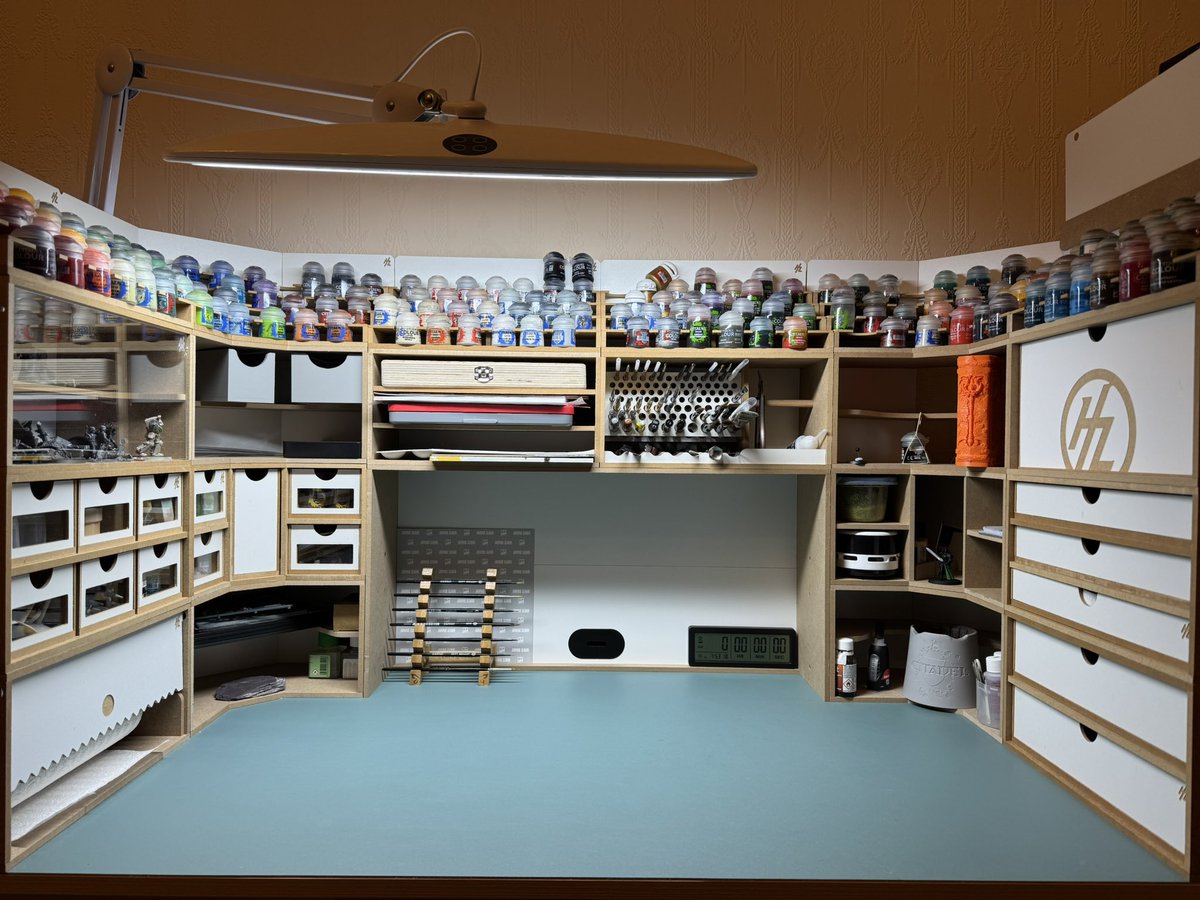 LyleLowery's tweet image. Upgraded and cleaned my painting desk in preparation for some holiday hobby time! I do love a clean desk.