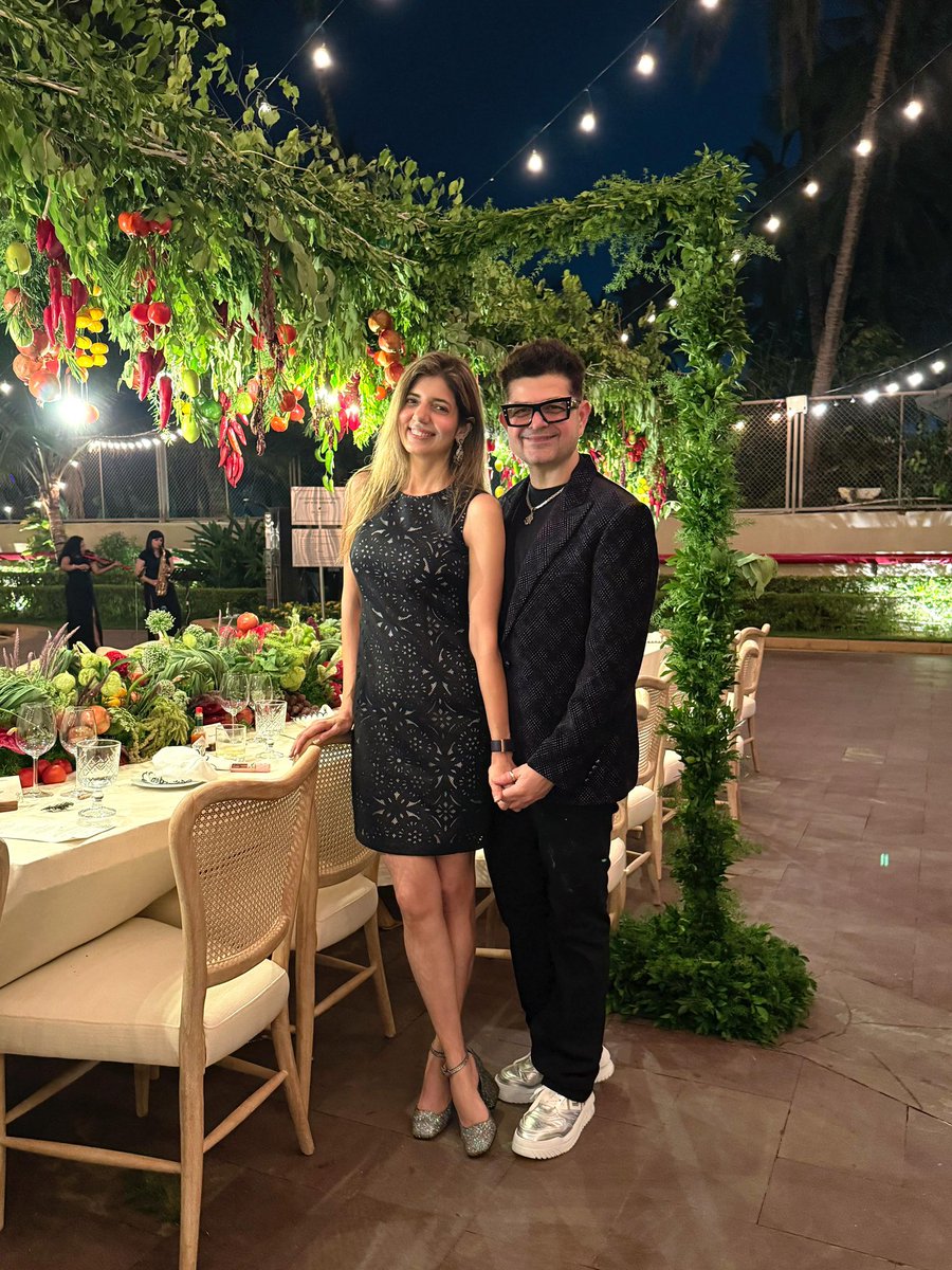 MANISHA DABBOO RATNANI (@manishadratnani) on Twitter photo Born On The Same Day, Bound By The Same Love💞🧿❤️🔥.
Celebrating Life, Love, and Everything In Between With My Birthday Twin <a href="/DabbooRatnani/">Dabboo Ratnani</a> ❤️♾️ <a href="/ManishaDRatnani/">MANISHA DABBOO RATNANI</a> .
Here’s to us! 💕🎂😍
#dec24 #dabboomanisha #birthday Born On The Same Day, Bound By The Same Love💞🧿❤️🔥.
Celebrating Life, Love, and Everything In Between With My Birthday Twin <a href="/DabbooRatnani/">Dabboo Ratnani</a> ❤️♾️ <a href="/ManishaDRatnani/">MANISHA DABBOO RATNANI</a> .
Here’s to us! 💕🎂😍
#dec24 #dabboomanisha #birthday