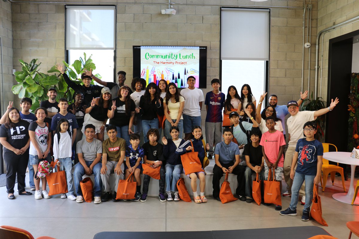 HarmonyProject's tweet image. From our students’ stellar performances to making music accessible for so many, we’re so proud of the impact we’ve made together. There’s still time this year to make a difference! To make an impact today, please click the link in our bio! 🔗
#GiveMusicChangeLives #HarmonyProject