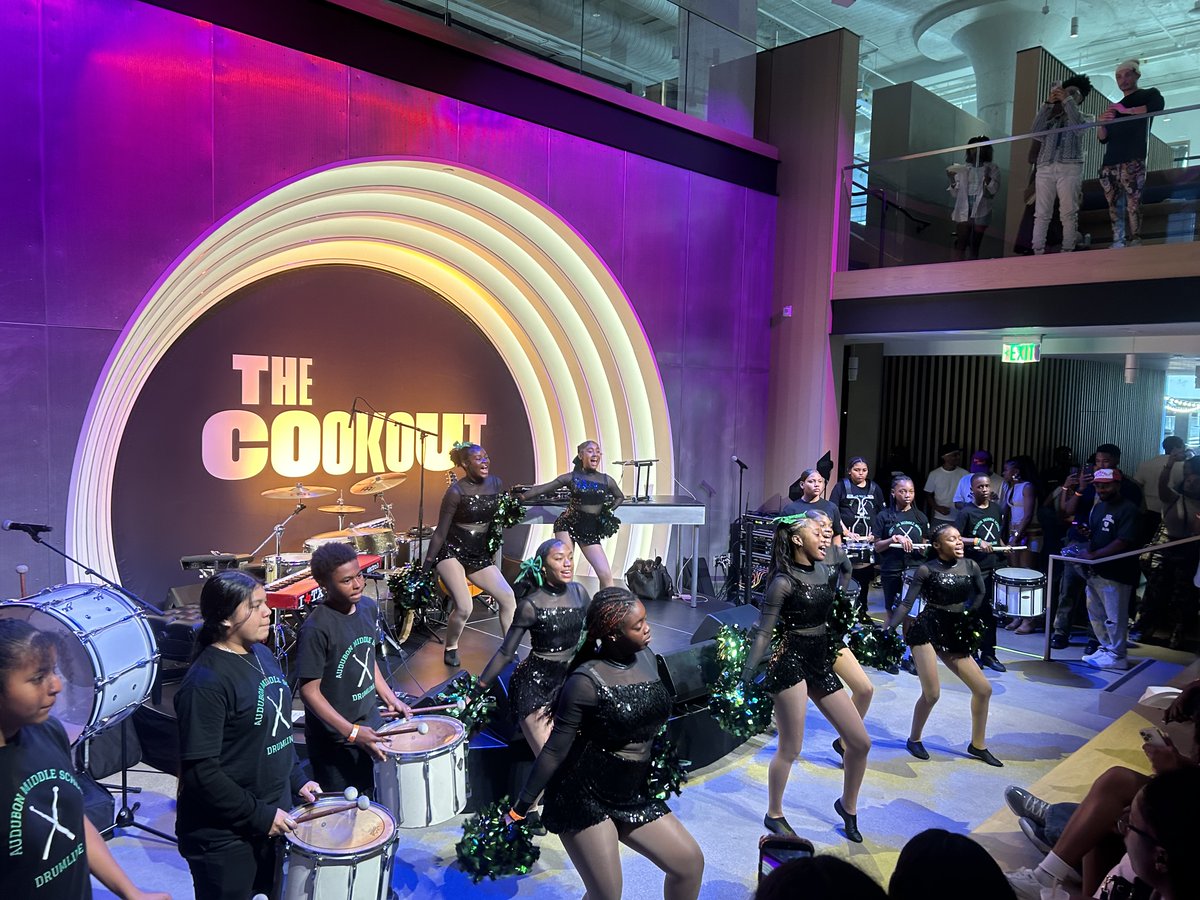 HarmonyProject's tweet image. From our students’ stellar performances to making music accessible for so many, we’re so proud of the impact we’ve made together. There’s still time this year to make a difference! To make an impact today, please click the link in our bio! 🔗
#GiveMusicChangeLives #HarmonyProject