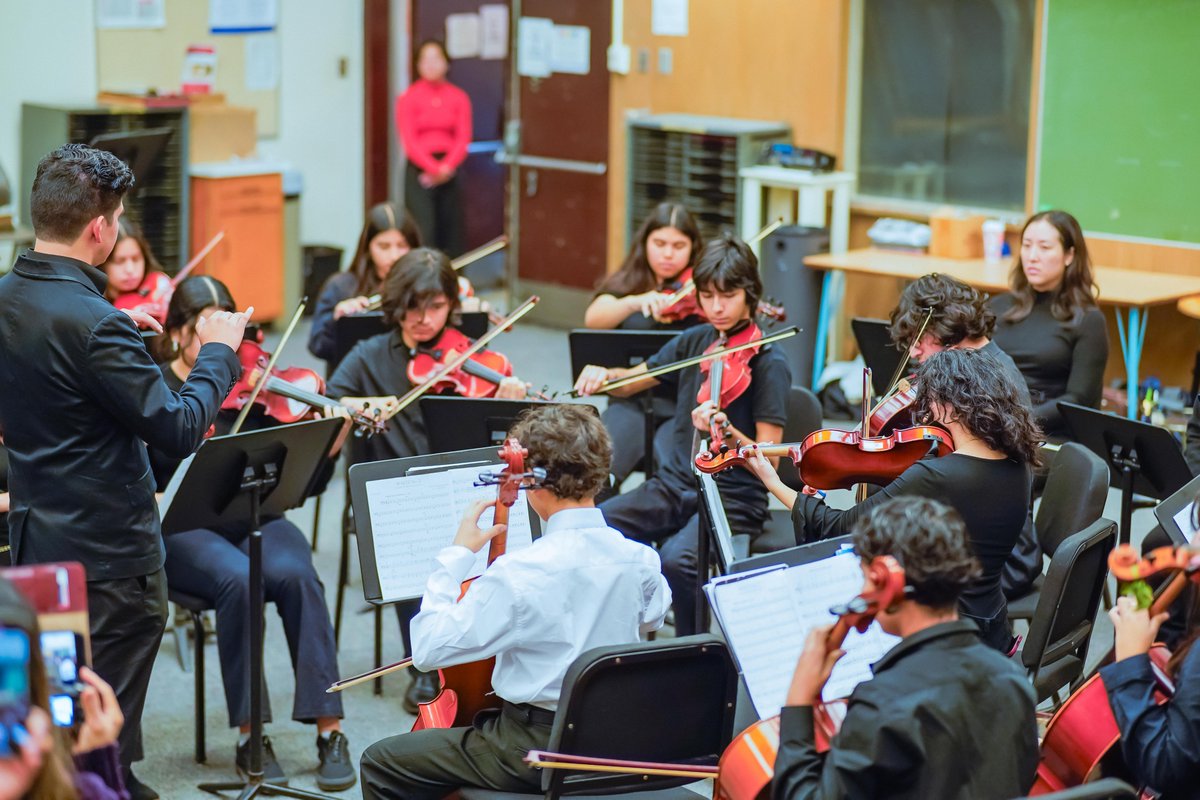 HarmonyProject's tweet image. From our students’ stellar performances to making music accessible for so many, we’re so proud of the impact we’ve made together. There’s still time this year to make a difference! To make an impact today, please click the link in our bio! 🔗
#GiveMusicChangeLives #HarmonyProject