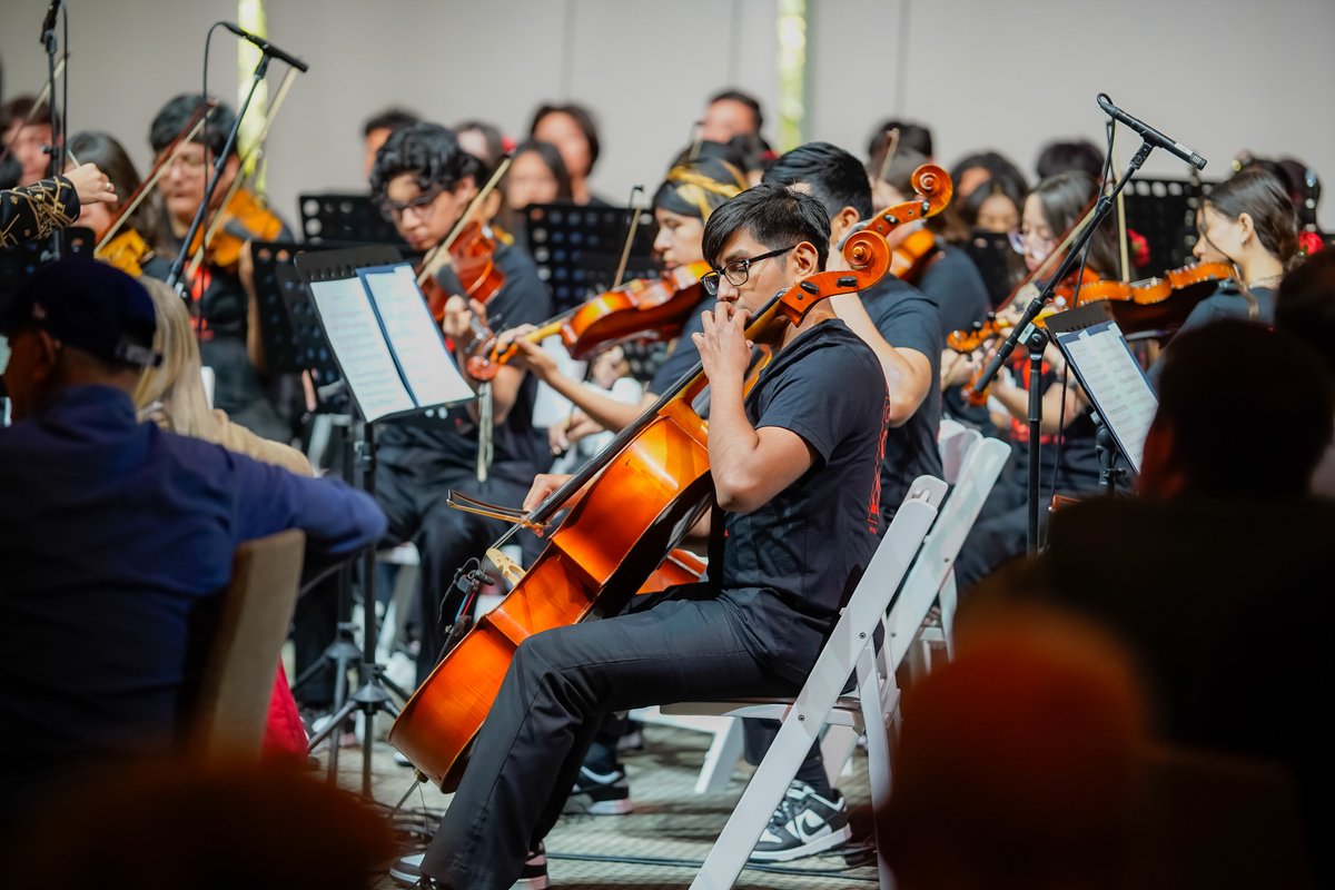 HarmonyProject's tweet image. From our students’ stellar performances to making music accessible for so many, we’re so proud of the impact we’ve made together. There’s still time this year to make a difference! To make an impact today, please click the link in our bio! 🔗
#GiveMusicChangeLives #HarmonyProject