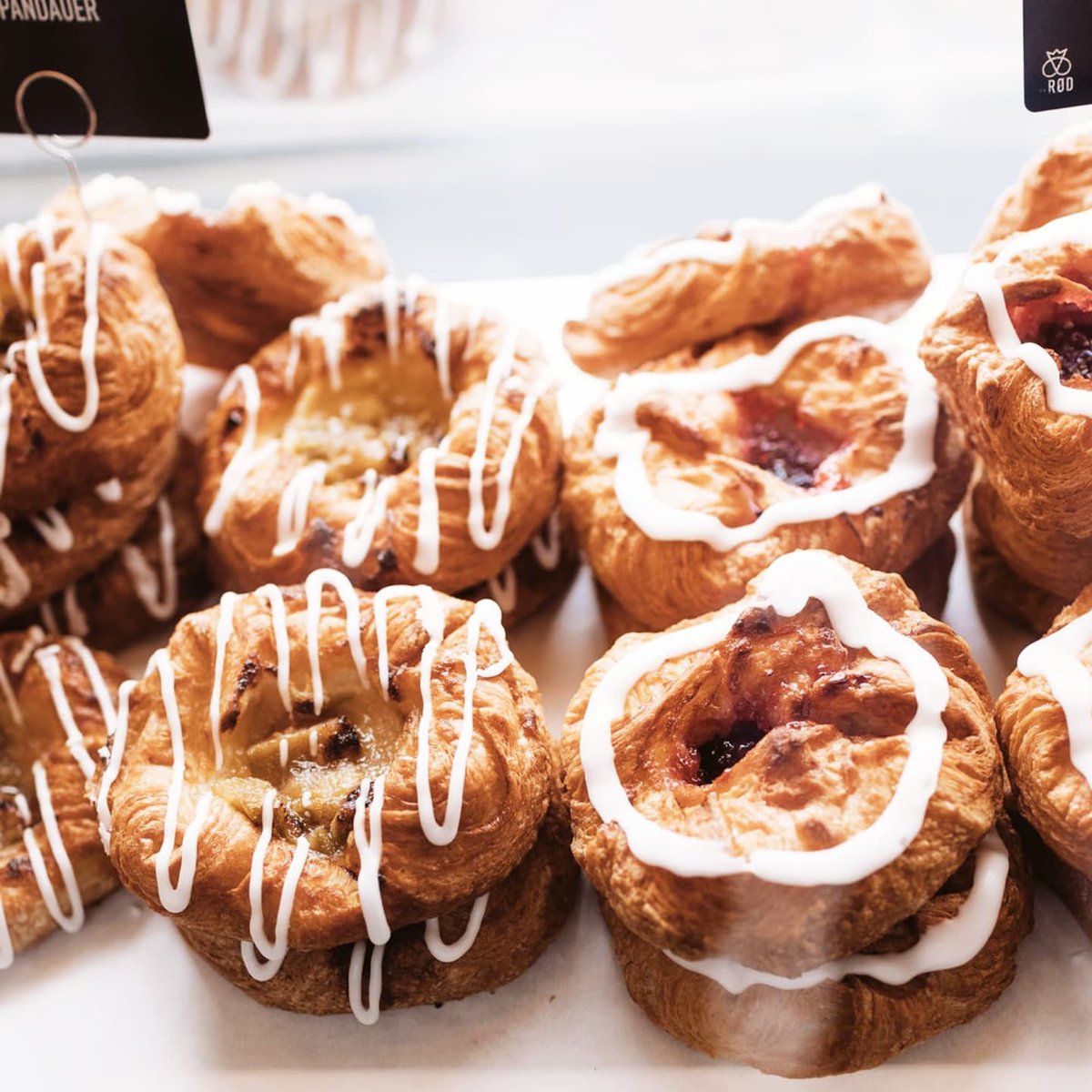 thedanishbakery's tweet photo. Our Pontcanna|Cardiff Bay|Penarth bakeries are open tomorrow (Tuesday 24th), 9am-3pm ✨️

Limited availability of loaves, so pop in first thing, as they will sell out pretty quickly 😬🍞

If you placed a pre-order, you can collect anytime between 9am-3pm 👌

See you tomorrow!! https://t.co/tOiNYXC6CL