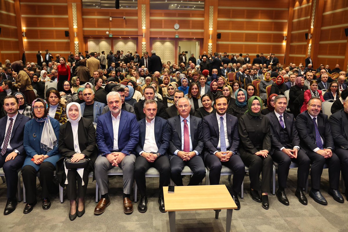 AK Parti, bir sevda hareketidir; bu kutlu sevda, nesiller boyu sürecek bir mücadeledir.  

İstanbul teşkilatımızda birlikte yol yürüdüğümüz kıymetli İl Başkanımız Sayın <a href="/osmannnurika/">Osman Nuri Kabaktepe</a>’ya, görev süresi boyunca teşkilatımıza kazandırdığı vizyon ve özellikle kadınlarımızın