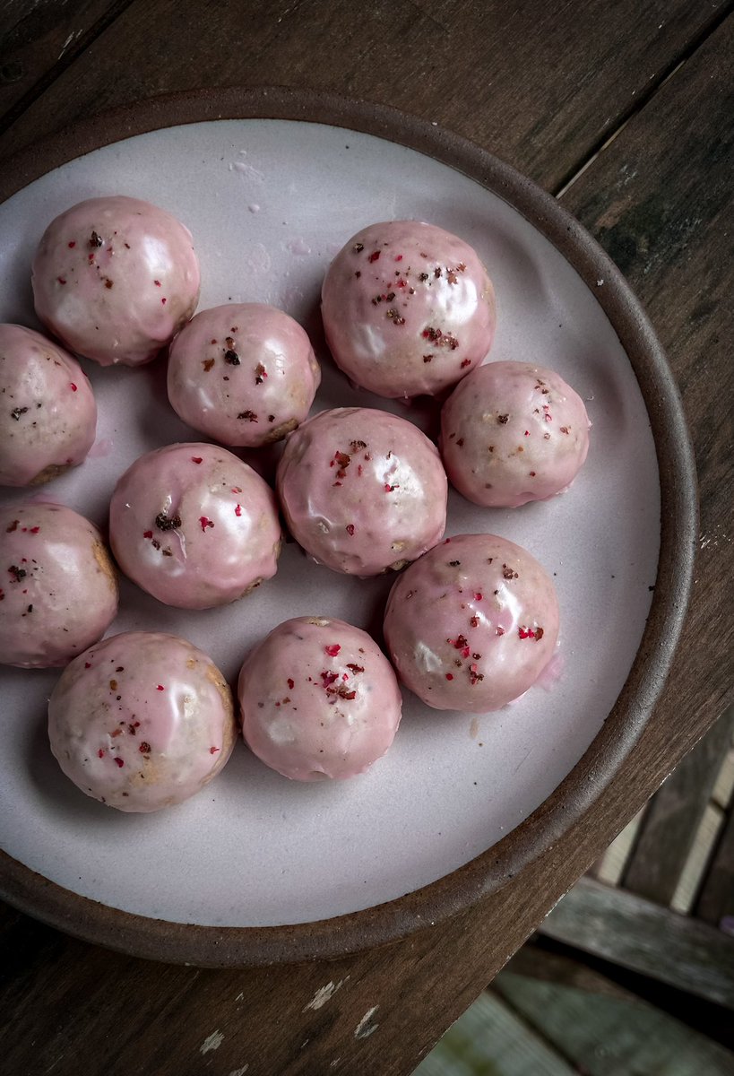Find us on Instagram at german_historical_institute for a more visual look at what we’re up to, including our colleague’s Pfeffernüsse’s recipe, recently featured in the Washington Post!