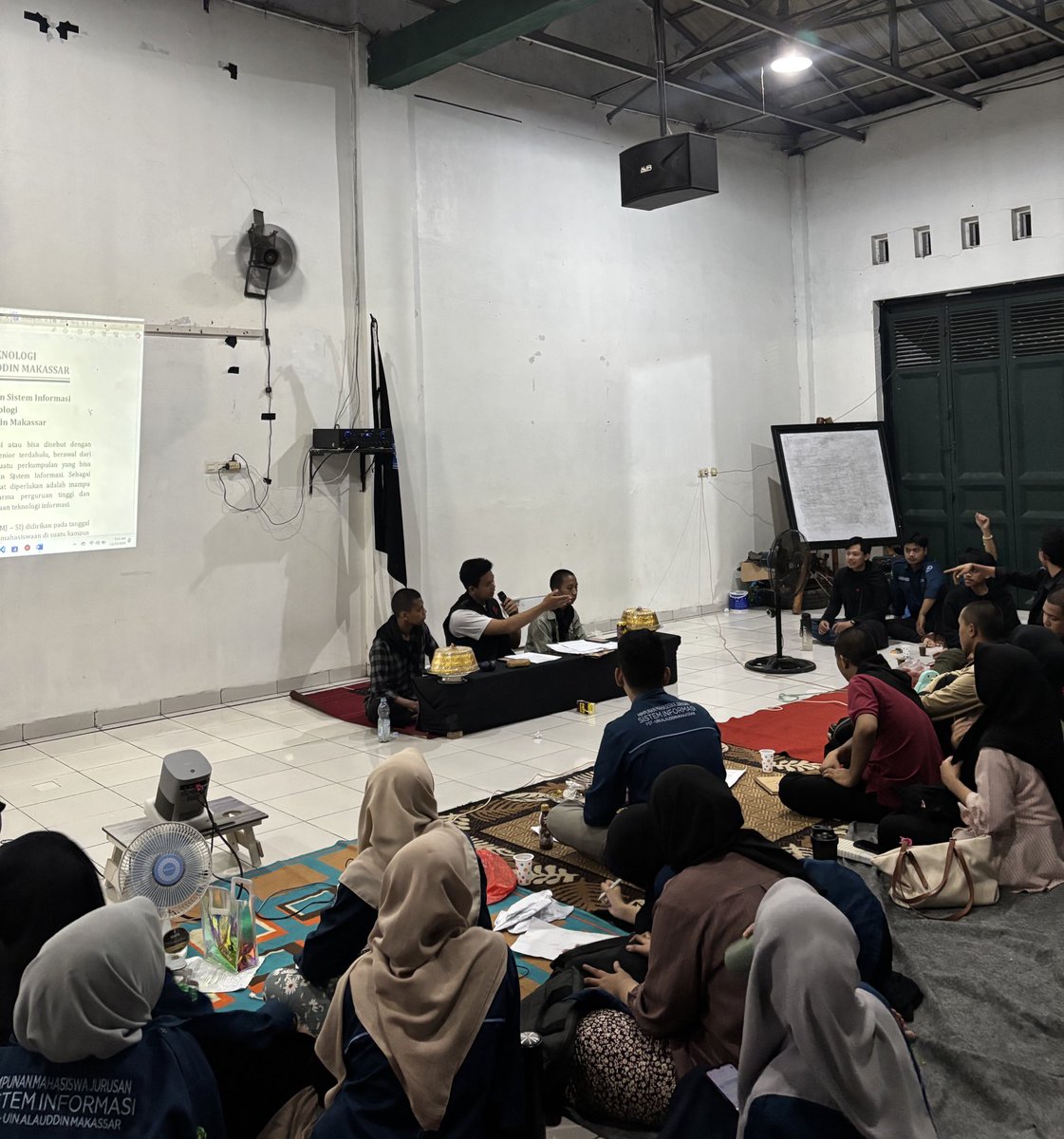 hmjsi_uinam's tweet photo. [🔴LIVE REPORT: MUBES 2024]
Pembahasan Anggaran Dasar (AD) Musyawarah Besar HMJ-SI 2024 https://t.co/KlriYRDUwe