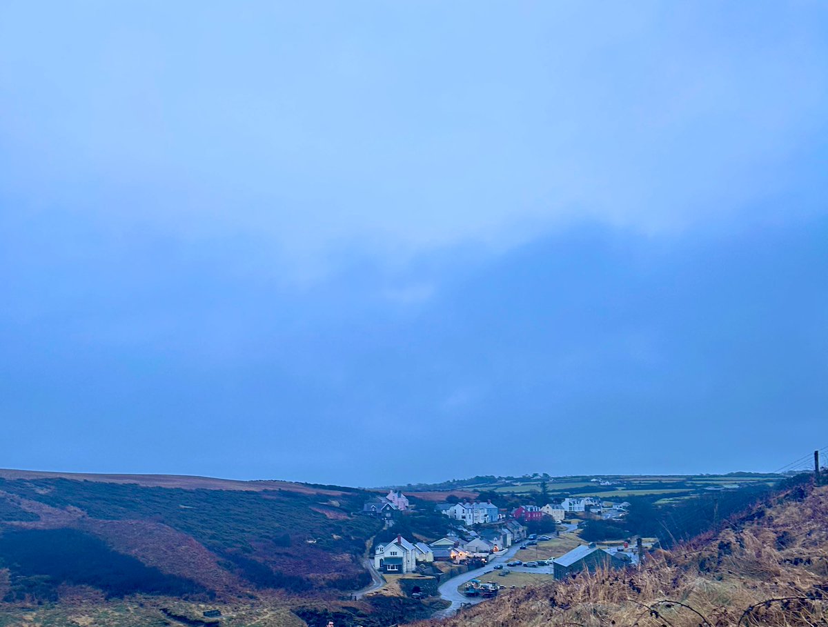 DrElizabethMac1's tweet photo. Rather than getting ‘final Christmas bits’ (which could just go on forever) we saw @heather_nixon1 for coffee &amp; spotted her super talented son’s art! Then made lunch for another pal &amp; went on a great walk that ends at #TheSloopInn #Abereiddy #Porthgain #presence #Pembrokeshire https://t.co/kxuIym1mIJ