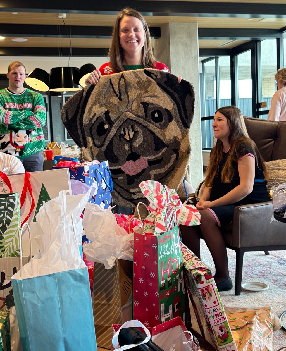 mayoclinicemres's tweet image. Wishing you all a very happy holidays from the Mayo EM Residency Family! Photos from our annual holiday party a few weeks ago where there were reindeer games, delicious food and a white elephant gift exchange full of fantastic surprises! ☃️🎁❄️