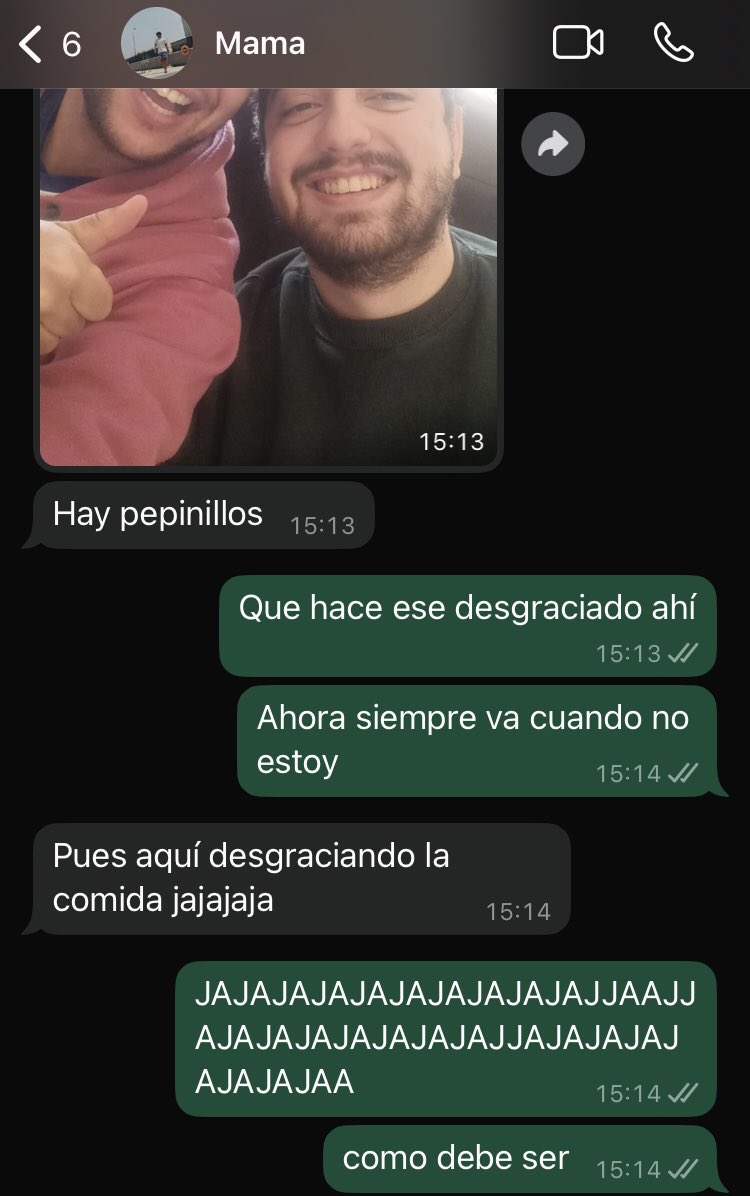pajarico10's tweet photo. Desgraciando la comida jajajajaja https://t.co/N00hqr58wR
