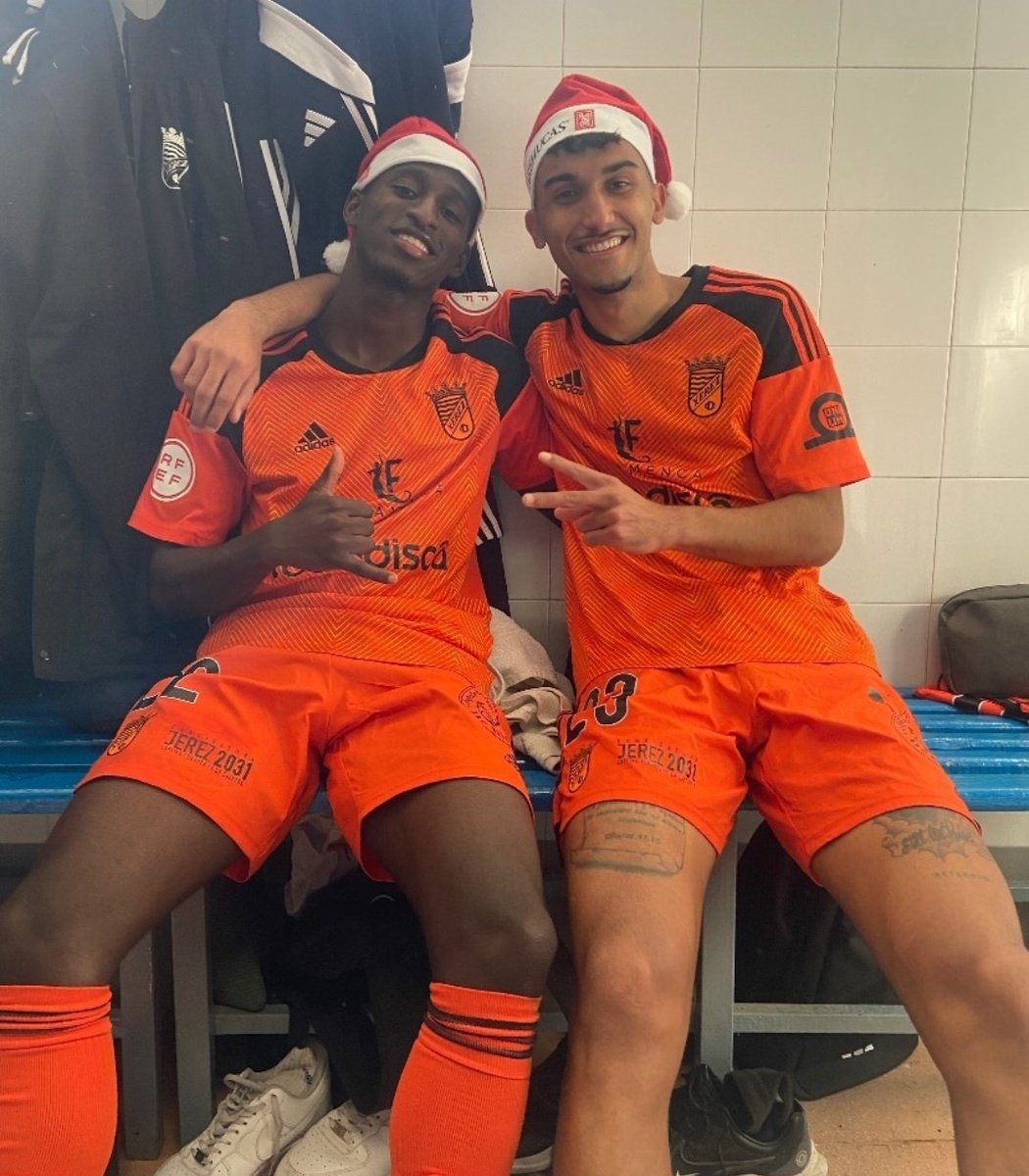 XerezCD_OFICIAL's tweet image. 😆🎄 Solo pido a estos dos tipos como regalo de Navidad. 

🫂 ¡Buenas noches, familia!