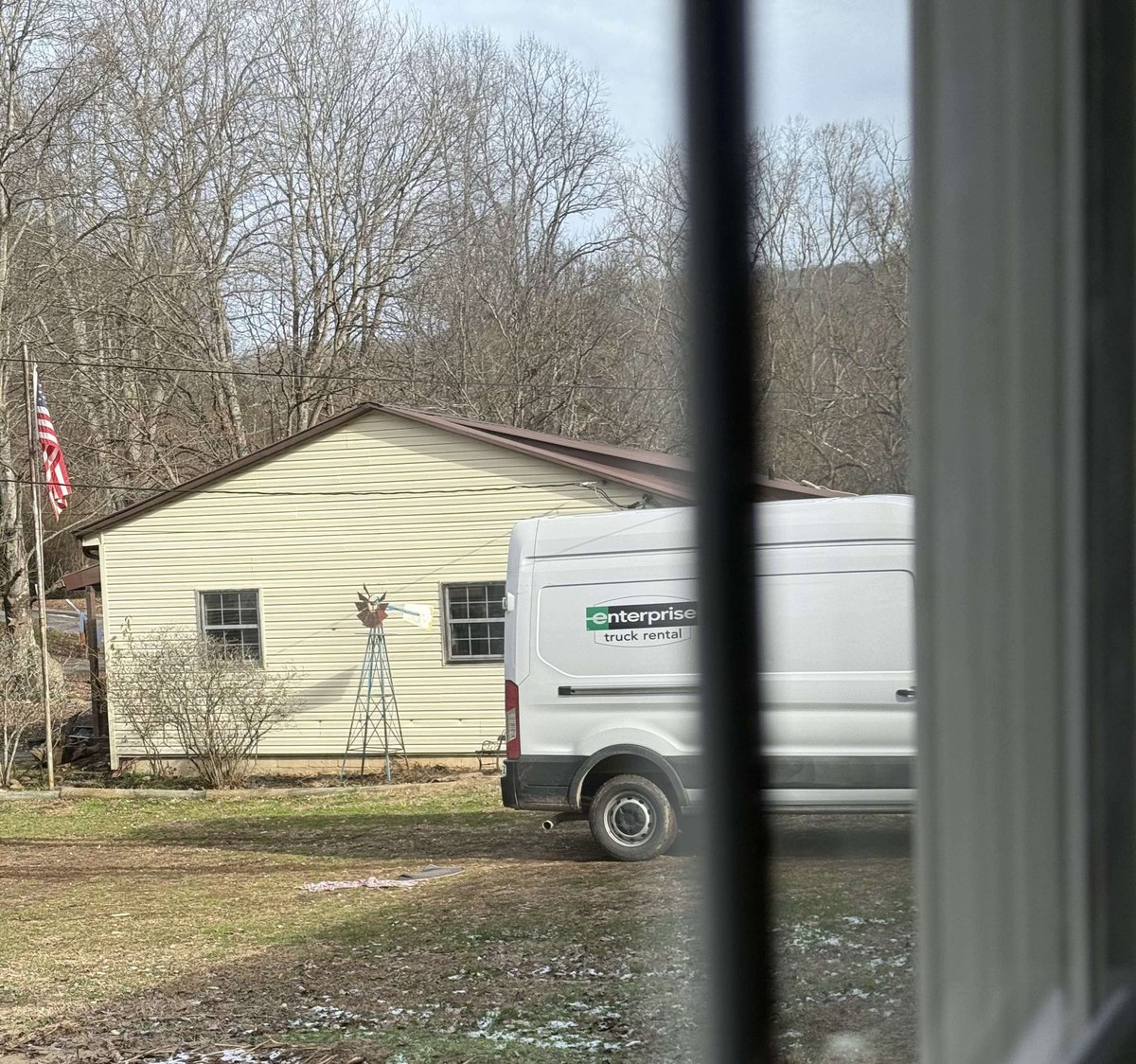mccoy_seth's tweet photo. Yo @FedEx my yard is not your driveway. https://t.co/e5RJwvLpVB