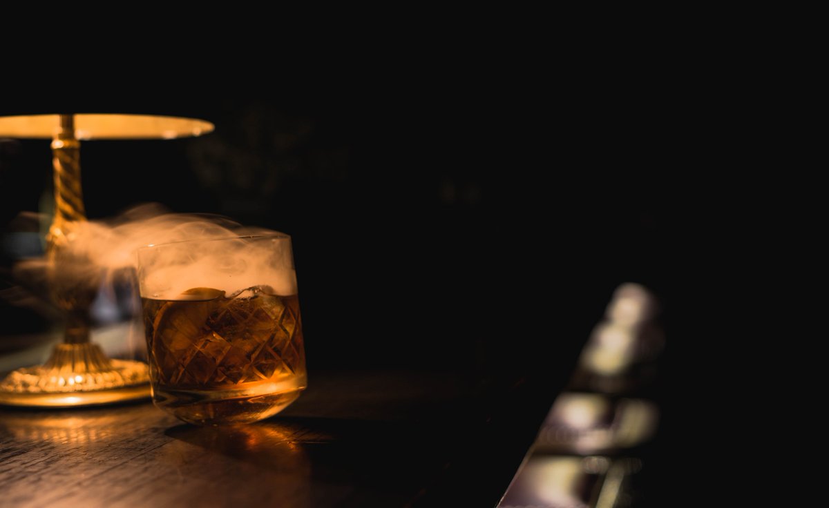 Ultimo lunes de este año que voy a <a href="/Verneclub/">Verne Cocktail Club</a> 

Vengan y les vendo un poco de humo