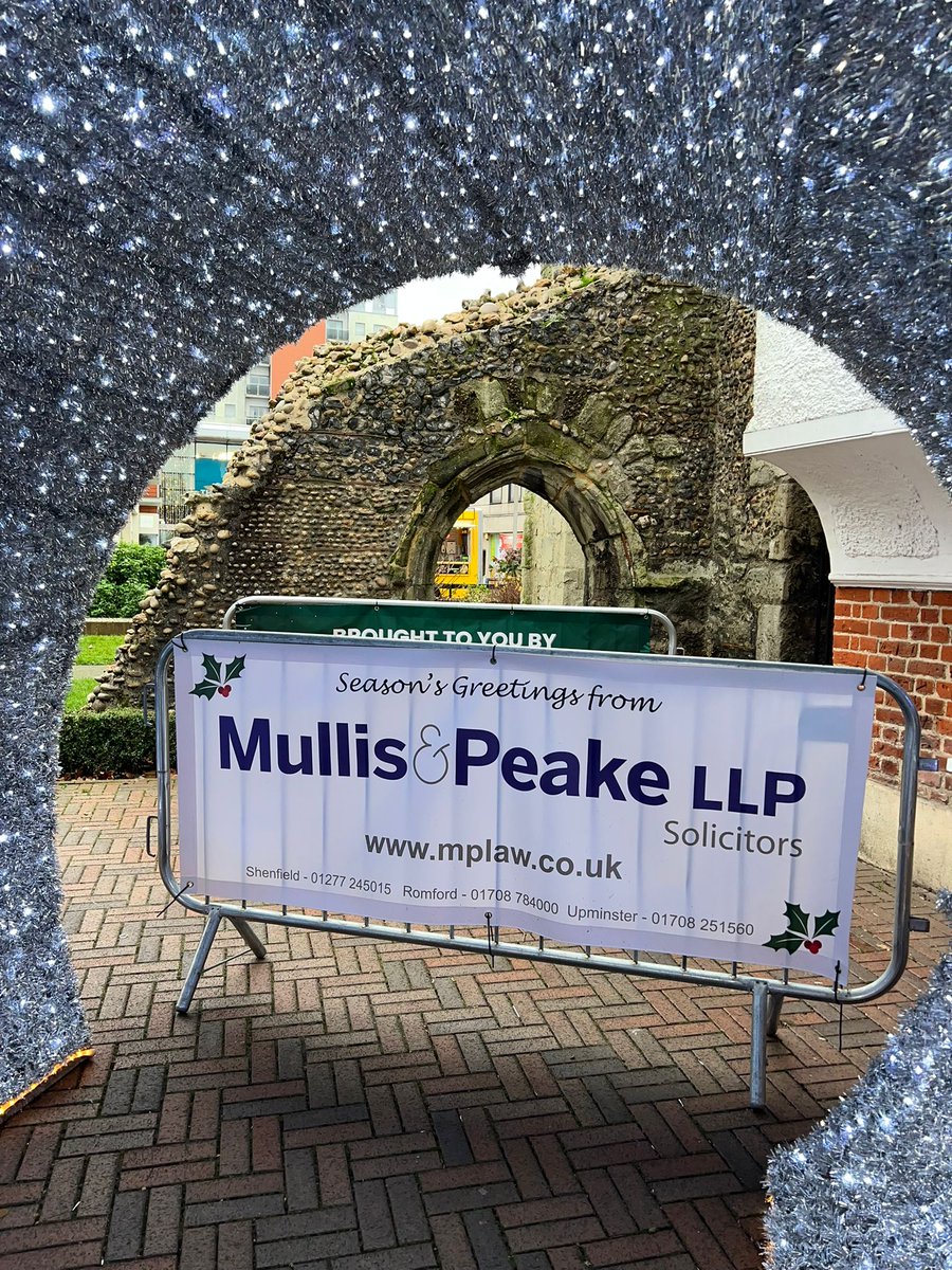 BwdConnected's tweet photo. Thank you to @Mullis_PeakeLLP for sponsoring our Giant Christmas Bauble at the Chapel Ruins on Brentwood High Street 🌟

It's not too late to take a selfie and share with us!  The Bauble is in place until Friday 3 January 📸 https://t.co/cawJ6mjNve