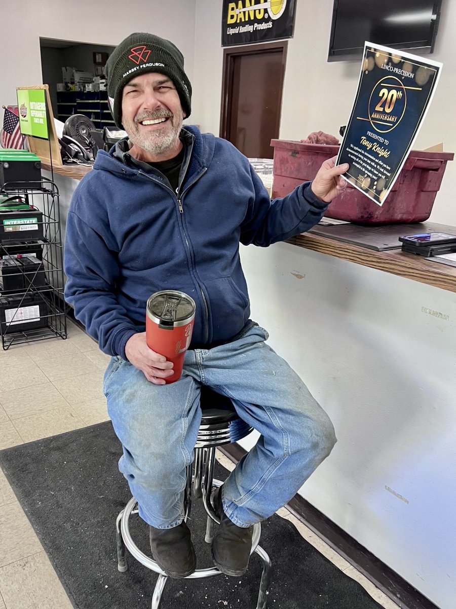 LincoPrecision's tweet image. Nothing like finishing the year with a Christmas Cookout!🎄We also celebrated Tony Knight’s 20th work anniversary!! We thank him for all his hard work &amp;amp; we are so blessed to have him on our team!

We wish you a Merry Christmas! 🎁