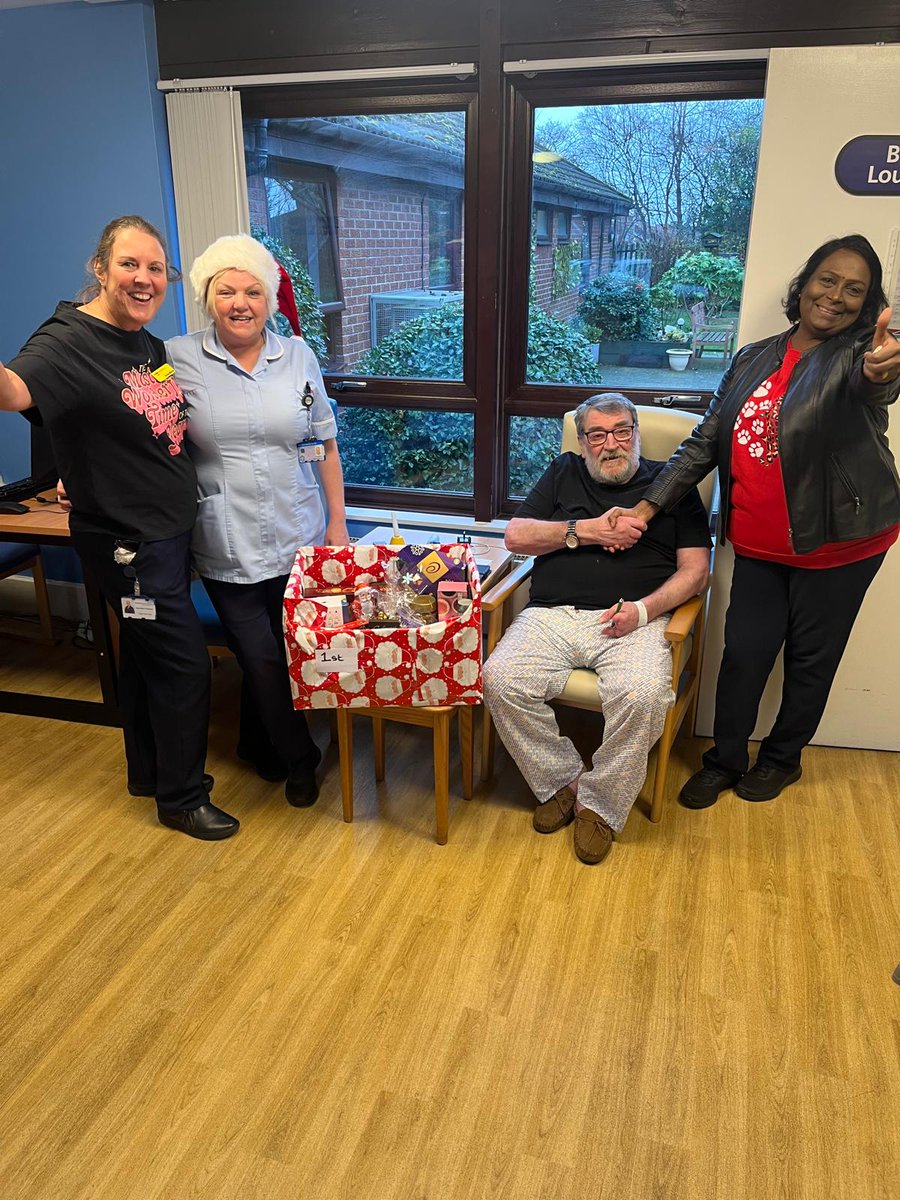 AMThompson19's tweet photo. Butler Green staff held a non-profit raffle for the patients. Two luxury hampers were won by Keith and Linda, Happy Christmas! Thank you to the staff for their donations. Pics with consent. @OldhamCO_NHS @JacobSc46299878 https://t.co/wPtnPKBJvC