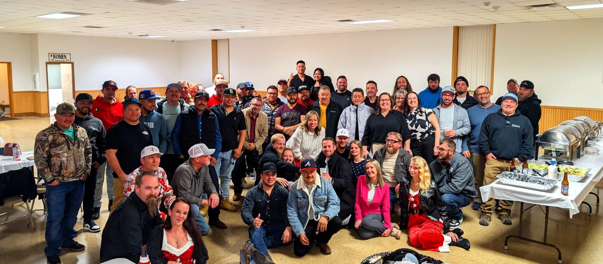 ForSureRoofing's tweet photo. Wishing all a Happy Holiday Season from For Sure Roofing! https://t.co/3So4avmuRH