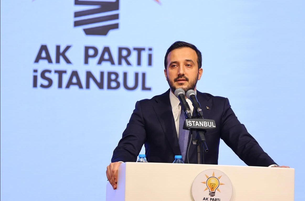 Emre USTAOSMANOĞLU (@emre_uosmanoglu) on Twitter photo Ak Parti İstanbul İl Başkan Adayımız Sayın <a href="/abdullahozdemir/">Abdullah Özdemir</a> ’i tebrik ediyor, başarılar diliyorum.
<a href="/osmannnurika/">Osman Nuri Kabaktepe</a> Başkanımıza gayretlerinden dolayı teşekkür ediyorum.
İstanbul’umuza ve teşkilatımıza hayırlı olsun.
<a href="/akpartiistanbul/">AK Parti İstanbul</a> 🇹🇷 Ak Parti İstanbul İl Başkan Adayımız Sayın <a href="/abdullahozdemir/">Abdullah Özdemir</a> ’i tebrik ediyor, başarılar diliyorum.
<a href="/osmannnurika/">Osman Nuri Kabaktepe</a> Başkanımıza gayretlerinden dolayı teşekkür ediyorum.
İstanbul’umuza ve teşkilatımıza hayırlı olsun.
<a href="/akpartiistanbul/">AK Parti İstanbul</a> 🇹🇷