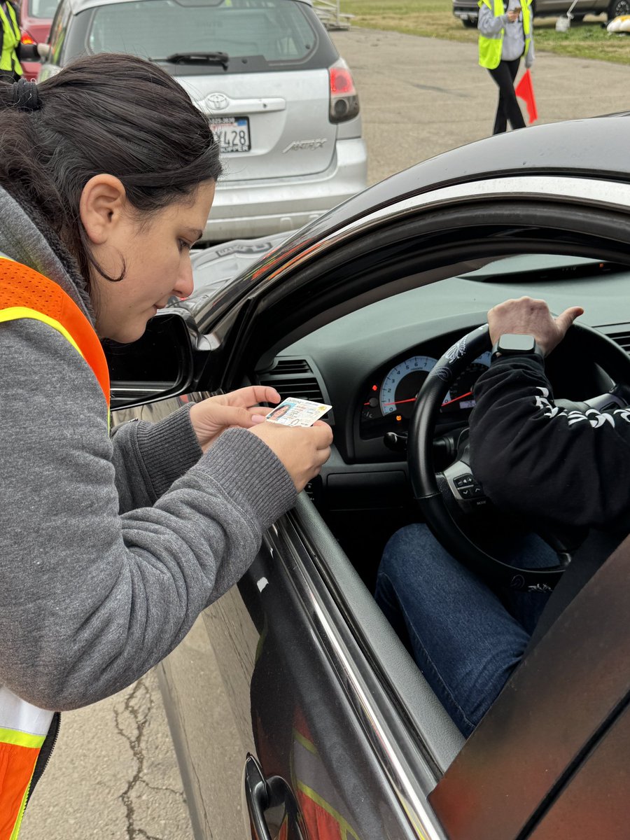 EFBFS's tweet image. Last week, the Emergency Food Bank &amp;amp; volunteers distributed 1,100+ turkeys to families in Stockton &amp;amp; San Joaquin County! 🎄❤️
Thank you to everyone who donated &amp;amp; volunteered – you’ve made this holiday season brighter!