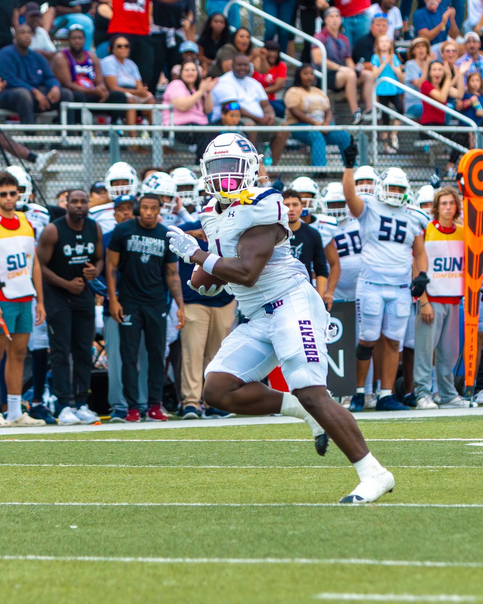 302 TKLS
37 TFLs
13 PDs 
6 Sacks 
4 INTs
7 Blocked Punts 
5 Touchdowns 
-3x ALL CONFERENCE 
-2x ALL AMERICAN 
-23’ TEAM DEFENSIVE MVP
-24’ CONFERENCE LB OF THE YEAR
-SCHOOL ALL TIME LEADING TACKLER
-RECORD HOLDER BLOCK PUNTS 
-RECORD HOLDER MOST TACKLES IN REGULAR SEASON